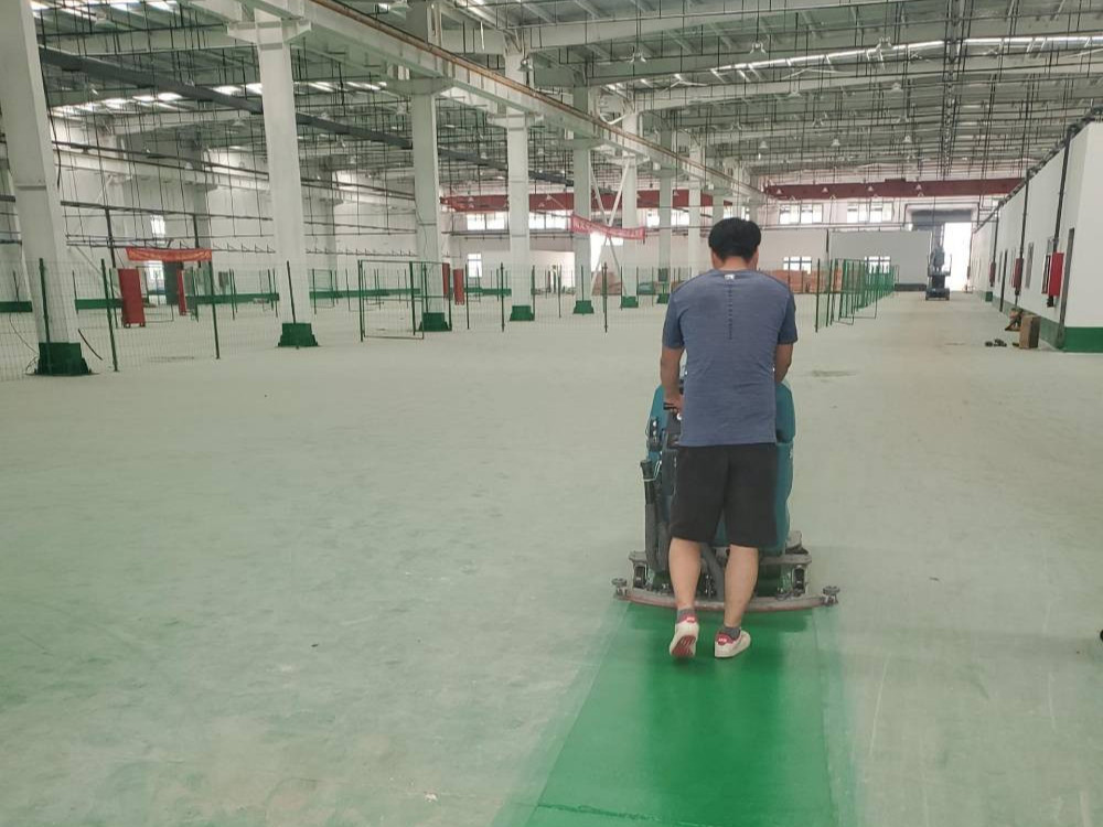 地下車庫(kù)使用洗地機(jī)時(shí)應(yīng)注意什么？