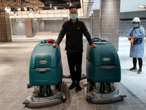 大型商場洗地機使用時要注意什么？
