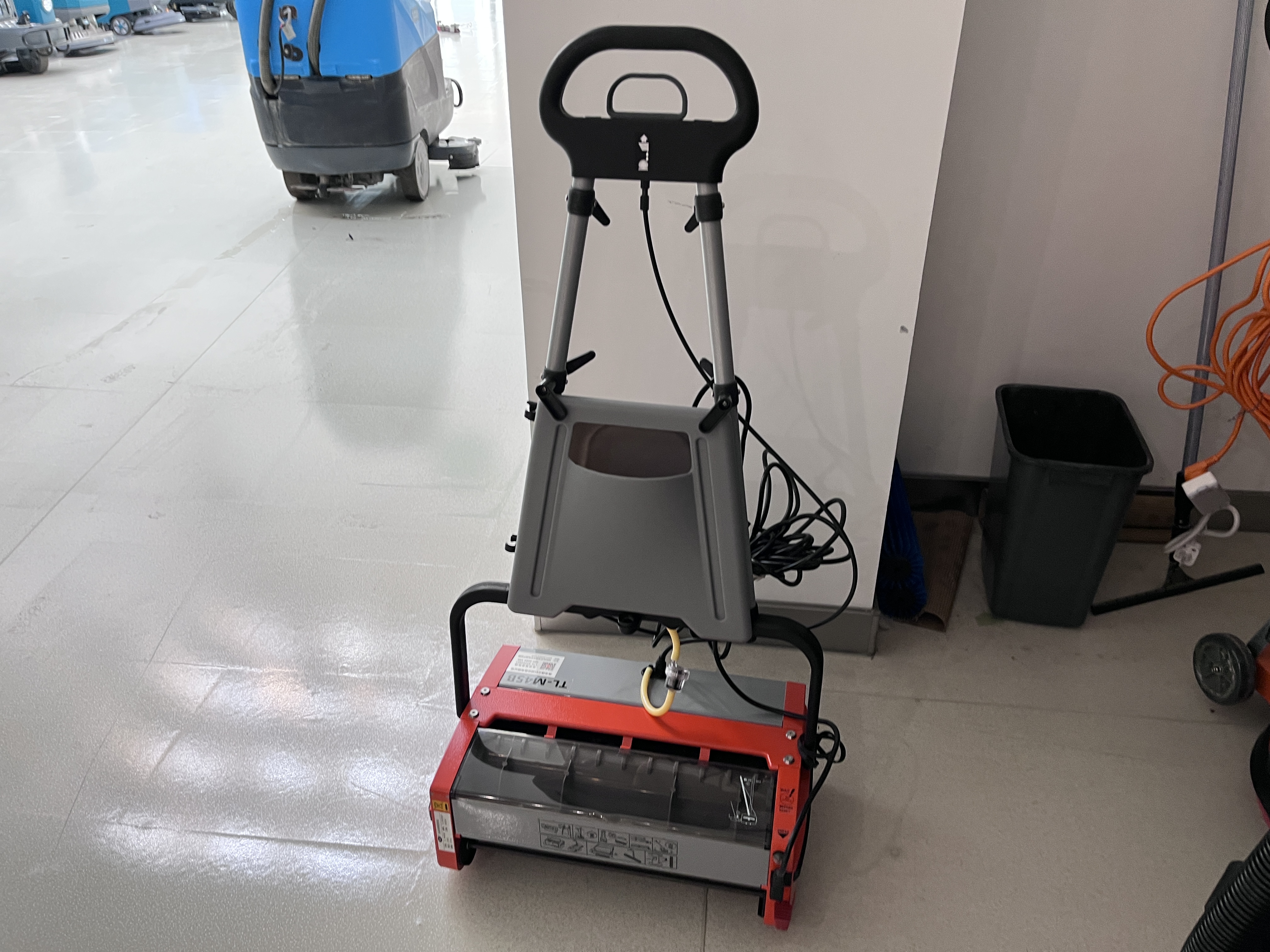 扶梯清洗機(jī)，關(guān)注用戶體驗(yàn)！