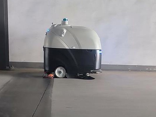 驚爆！坦力工廠自動(dòng)掃地機(jī)器人，怎樣讓 6 千平汽車車間一塵不染？