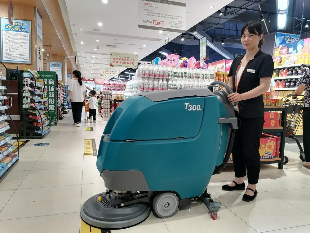 商場清潔，少不了這幾位“功臣”