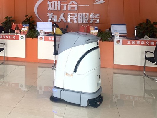 這臺工業(yè)用自動掃地機器人成清潔大贏家，一棟樓都被它 “征服”