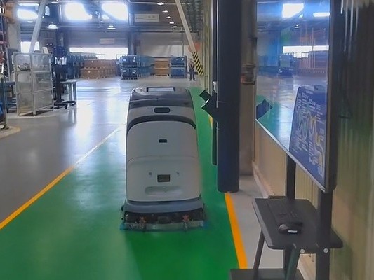 坦力工廠洗地機(jī)器人：80kg 重壓之下，讓環(huán)氧地坪 “逆生長”